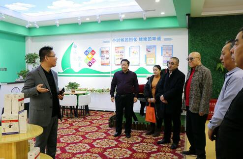 “劉大剛 張業軍”一行走進尕姥姥驢奶生活館參觀交流
