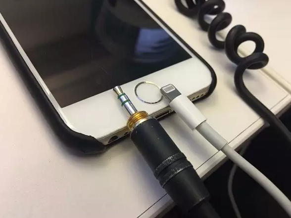 iPhone 7取消耳機接口 讓機身變得更薄