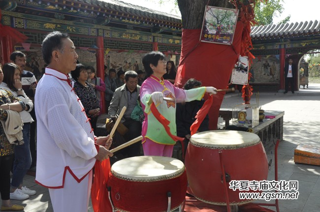 太原南山寺吉祥普佛法會天空現萬朵祥云