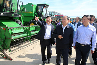 全國農(nóng)墾率先實(shí)現(xiàn)農(nóng)業(yè)現(xiàn)代化現(xiàn)場推進(jìn)會召開 全國農(nóng)墾率先實(shí)現(xiàn)農(nóng)業(yè)現(xiàn)代化現(xiàn)場推進(jìn)會召開