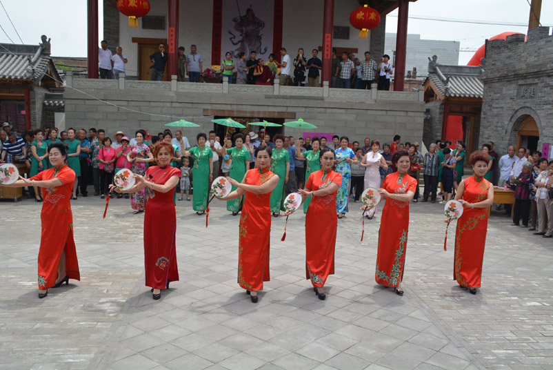 太原晉源北街關帝廟舉行祈福法會，現(xiàn)日暈天象
