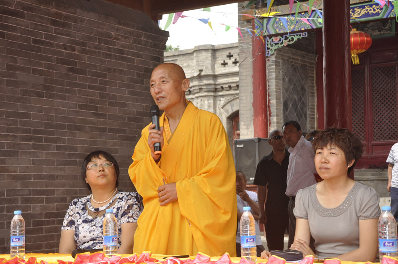 太原晉源北街關帝廟舉行祈福法會，現(xiàn)日暈天象