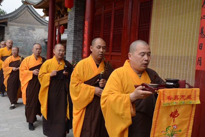 太原晉源北街關帝廟舉行祈福法會，現(xiàn)日暈天象