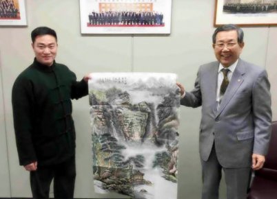 王余根的國畫藝術備受中外名人關注