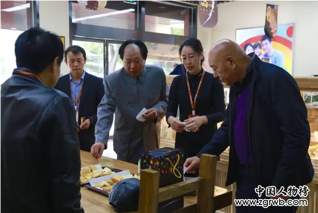 牛基來了特殊客人!毛澤東特型演員張文、國家一級演員劉大剛蒞臨 牛基來了特殊客人!毛澤東特型演員張文、國家一級演員劉大剛蒞臨