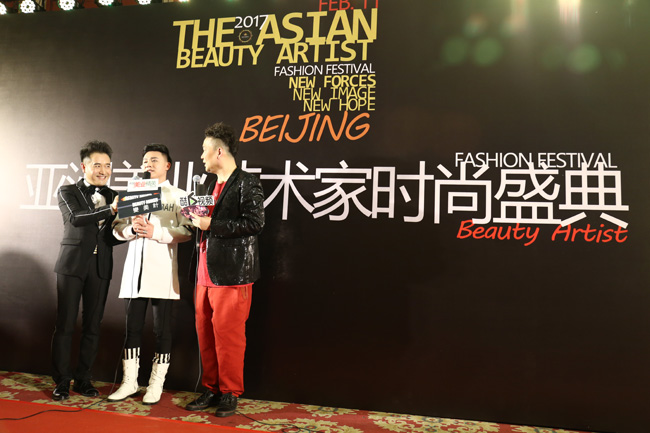 張紹飛斬獲亞洲全能藝人獎(jiǎng)，獻(xiàn)唱亞洲美業(yè)藝術(shù)家時(shí)尚盛典