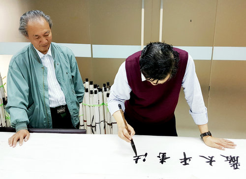 嚴(yán)太平：翰墨警魂路 瀟灑寫人生