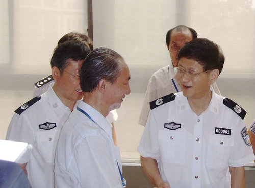 嚴(yán)太平：翰墨警魂路 瀟灑寫人生
