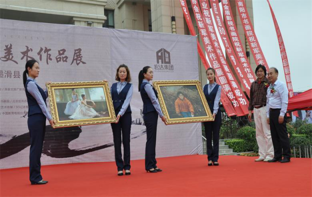 圓夢路上——靳軍美術(shù)作品展在滑縣舉辦