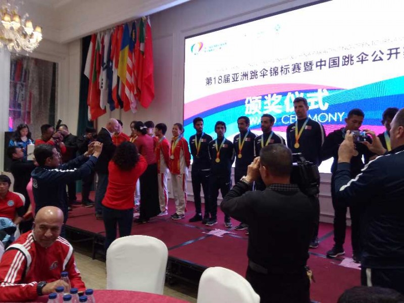 第18屆亞洲跳傘錦標(biāo)賽暨中國跳傘公開賽在江西圓滿閉幕