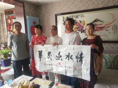 三河市燕郊老年大學開展“八一”慰問活動?