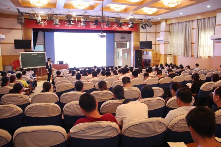 “化學專家”們為學生揭開了物體微觀世界神秘的面紗
