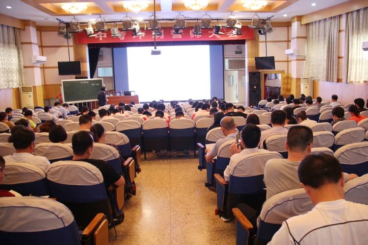 “化學專家”們為學生揭開了物體微觀世界神秘的面紗