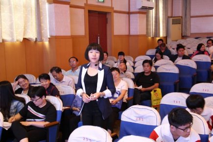 “化學專家”們?yōu)閷W生揭開了物體微觀世界神秘的面紗
