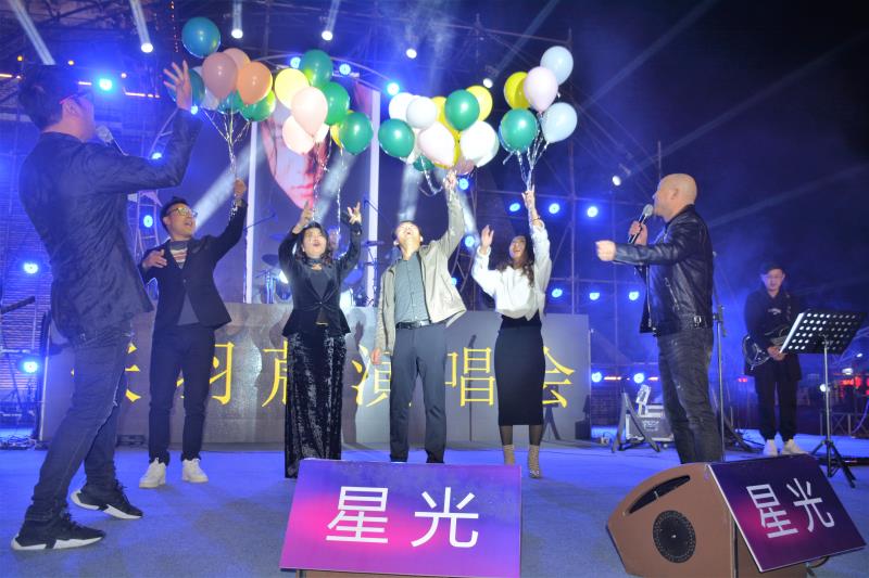 張羽莀演唱會(huì)平易近人 攜《面子》歸來(lái)