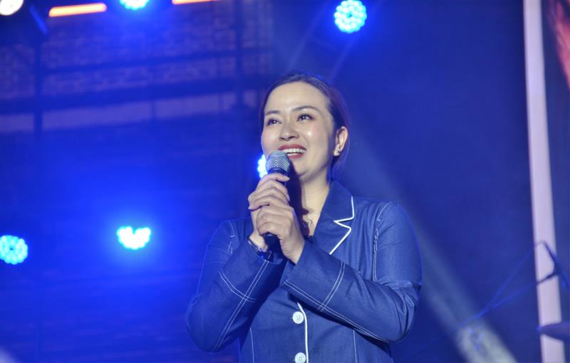 張羽莀演唱會(huì)平易近人 攜《面子》歸來(lái)