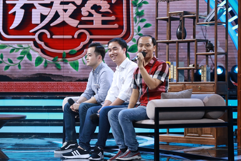 陸超做客《天天向上》 網友:戴假發的“國民女婿”丈母娘不嫌棄 陸超做客《天天向上》 網友:戴假發的“國民女婿”丈母娘不嫌棄