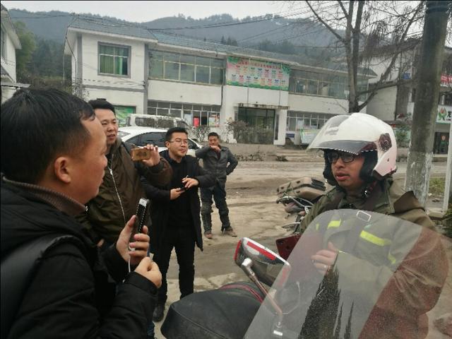 感動|貴州80后北漂詩人 十日六千里走單騎 只為帶遇害父親回故鄉