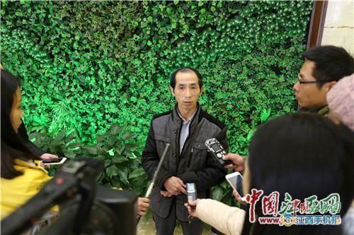 萍鄉“愛心記者”堅守9年奔跑公益路 用大愛為貧弱群眾撐起艷陽天