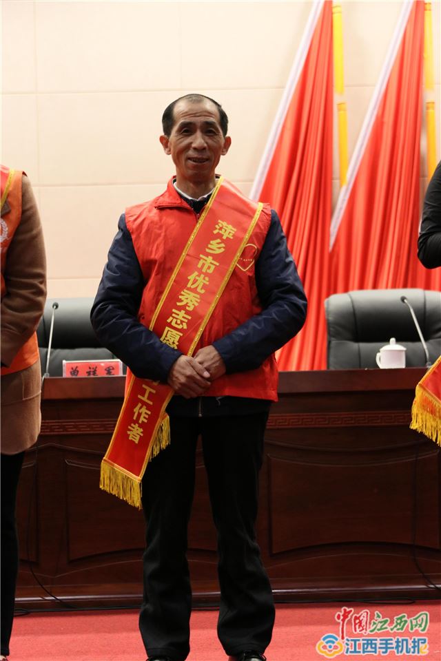 萍鄉“愛心記者”堅守9年奔跑公益路 用大愛為貧弱群眾撐起艷陽天