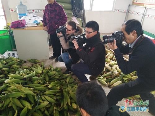 萍鄉“愛心記者”堅守9年奔跑公益路 用大愛為貧弱群眾撐起艷陽天