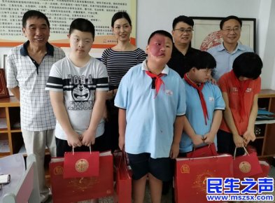 “圣錦緣”愛心人士給柯橋區(qū)育才學(xué)校“星孩”孩子送去關(guān)懷和