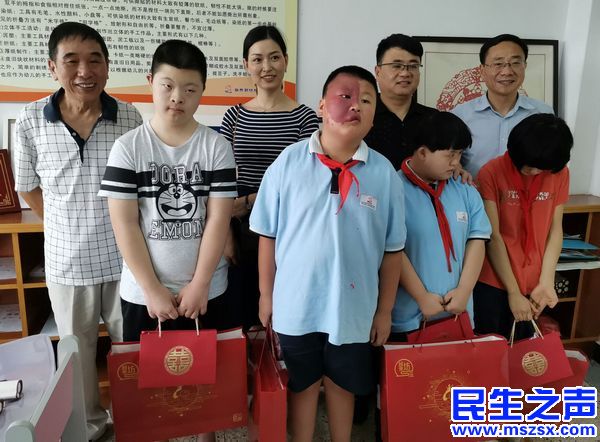 “圣錦緣”愛(ài)心人士給柯橋區(qū)育才學(xué)校“星孩”孩子送去關(guān)懷和溫暖
