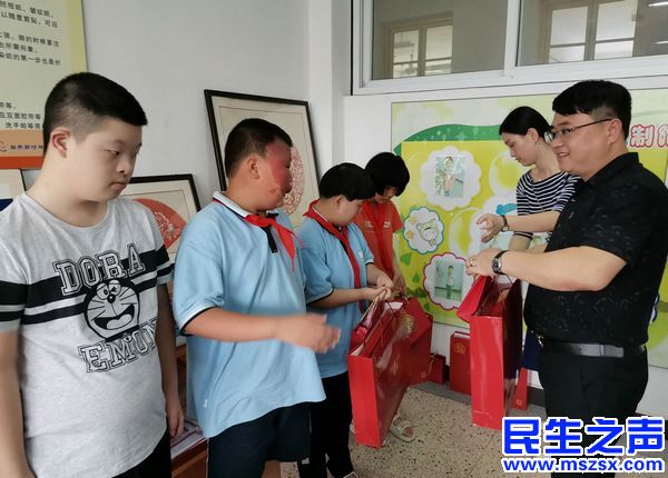 “圣錦緣”愛(ài)心人士給柯橋區(qū)育才學(xué)校“星孩”孩子送去關(guān)懷和溫暖