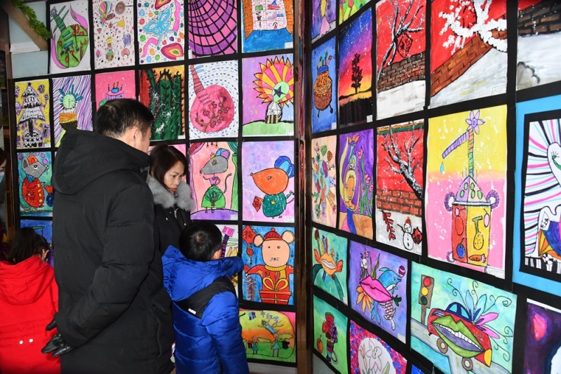 黃琴梅美學教育昌平校區舉辦第三屆大藝術家分享畫展