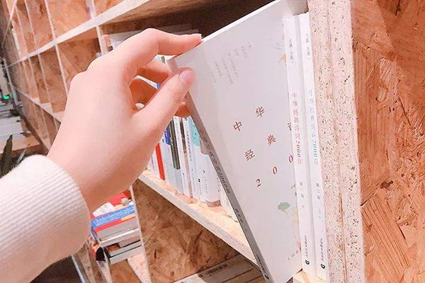 詩詞名句:“腹有詩書氣自華”,出自哪首詩?用典自然,意境純美 詩詞名句:“腹有詩書氣自華”,出自哪首詩?用典自然,意境純美