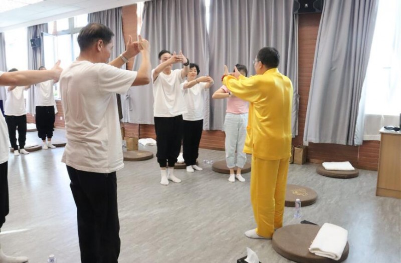 師點(diǎn)文化：認(rèn)識自己，做生命的主人