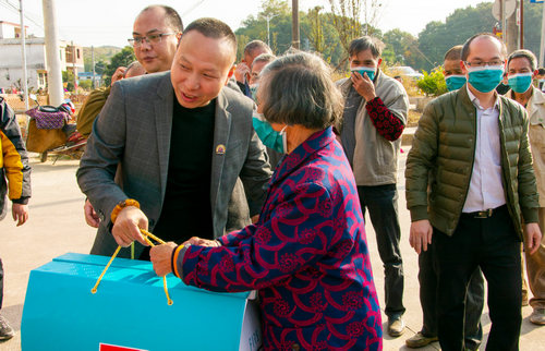 匯能科技向抗疫代表頒獎儀式在教育春晚舉行 匯能科技向抗疫代表頒獎儀式在教育春晚舉行
