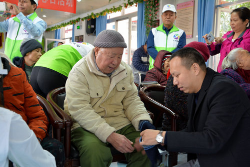 匯能科技向抗疫代表頒獎儀式在教育春晚舉行 匯能科技向抗疫代表頒獎儀式在教育春晚舉行