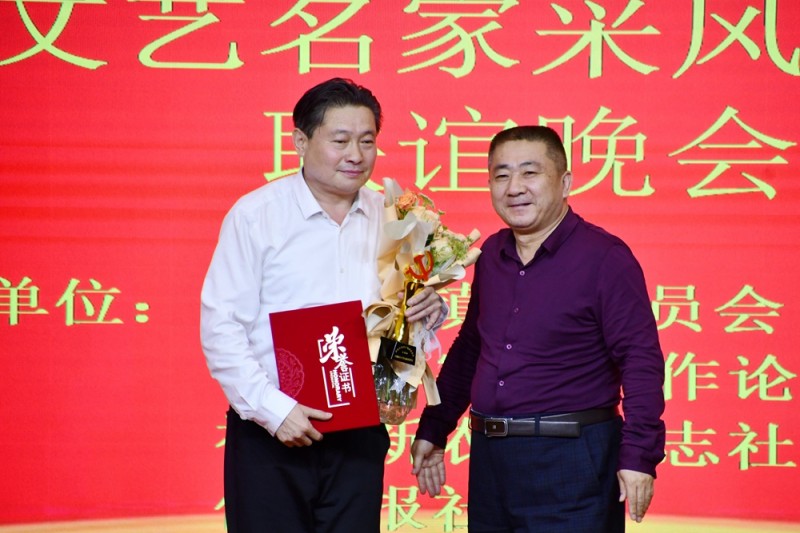 中國文藝名家“品讀大美贛鄱 放歌萬年石鎮”采風系列活動舉辦 中國文藝名家“品讀大美贛鄱 放歌萬年石鎮”采風系列活動舉辦