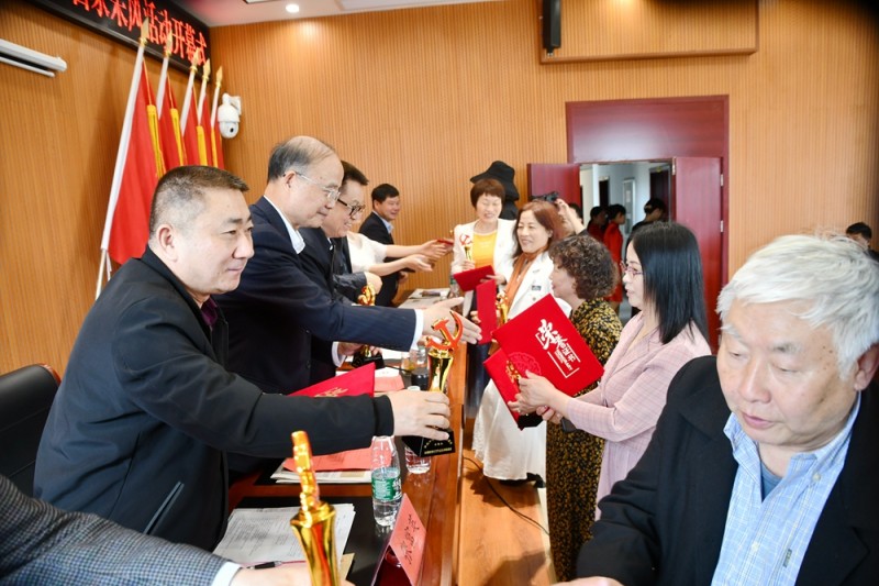 中國文藝名家“品讀大美贛鄱 放歌萬年石鎮”采風系列活動舉辦 中國文藝名家“品讀大美贛鄱 放歌萬年石鎮”采風系列活動舉辦
