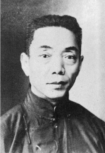 描寫著名鄉村教育家王拱璧長篇小說《風雨杏壇路》出版