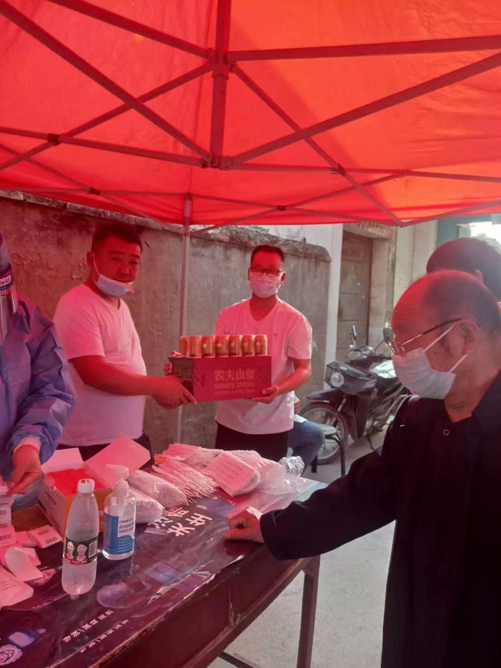 正念正心國學文化研究院傳統文化學研中心到逍遙鎮敬老院進行慰問
