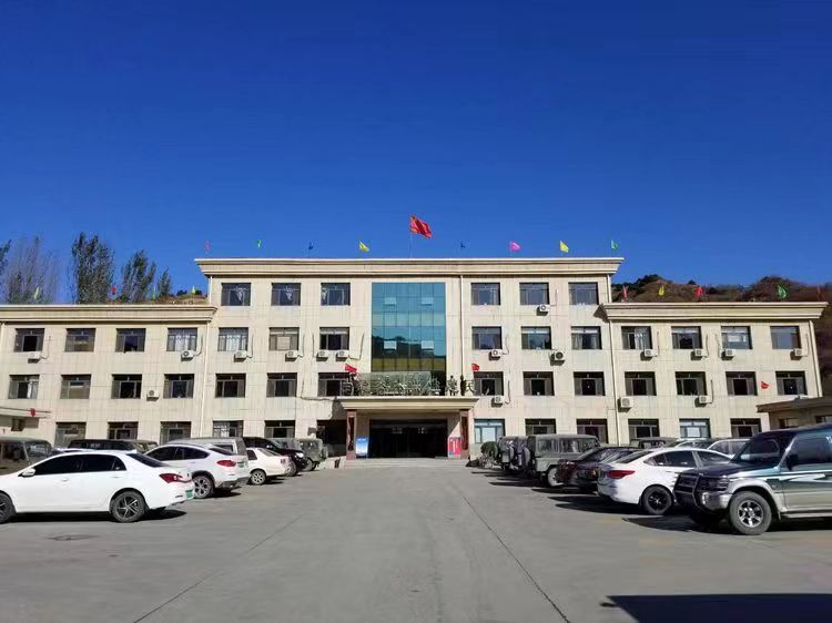 龍興礦業集團狠抓質量保安全?青山依舊映藍天
