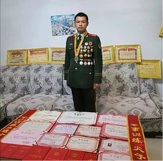 奉獻(xiàn)軍營終不悔  轉(zhuǎn)業(yè)回鄉(xiāng)立新功——記退役軍人陳召斌