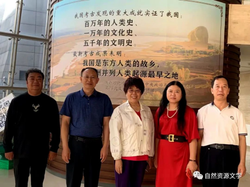 周習紀實文學《碧海金灘北戴河》出版發行