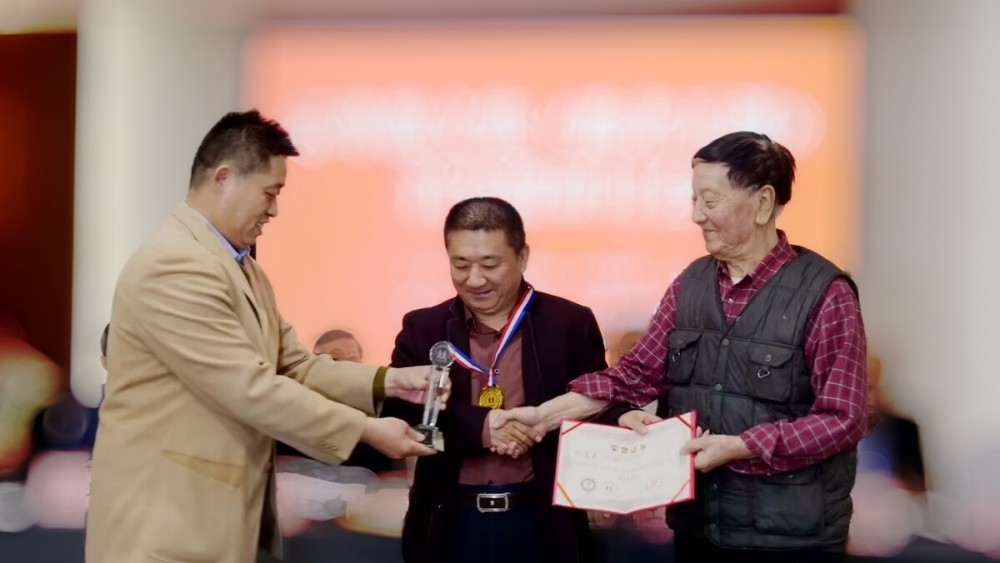 張富英榮獲第11屆人人文學(xué)獎(jiǎng)最佳編輯獎(jiǎng)，2022年度網(wǎng)絡(luò)文學(xué)獎(jiǎng)?lì)C發(fā)舉辦