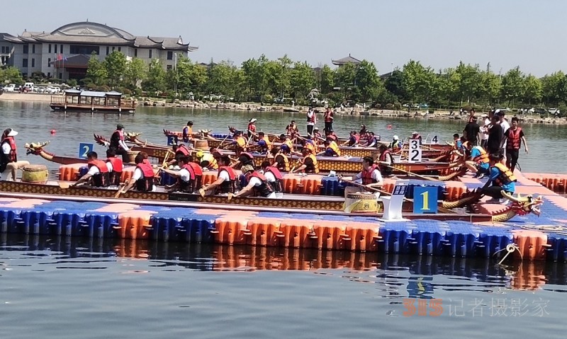威海南海舉行第九屆龍舟爭霸賽 威海南海舉行第九屆龍舟爭霸賽