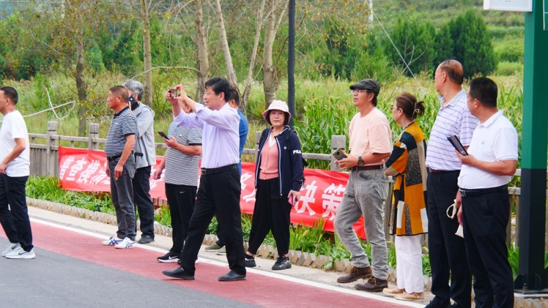 中華靳氏部分書畫名家南太行寫生創作暨第四屆藝術研討會在王莽嶺三寶山莊舉行 中華靳氏部分書畫名家南太行寫生創作暨第四屆藝術研討會在王莽嶺三寶山莊舉行