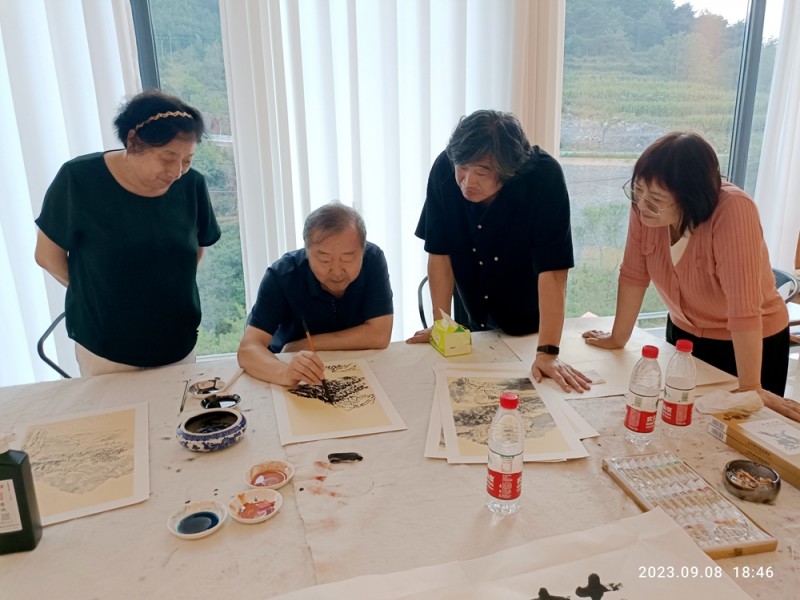 中華靳氏部分書畫名家南太行寫生創作暨第四屆藝術研討會在王莽嶺三寶山莊舉行 中華靳氏部分書畫名家南太行寫生創作暨第四屆藝術研討會在王莽嶺三寶山莊舉行