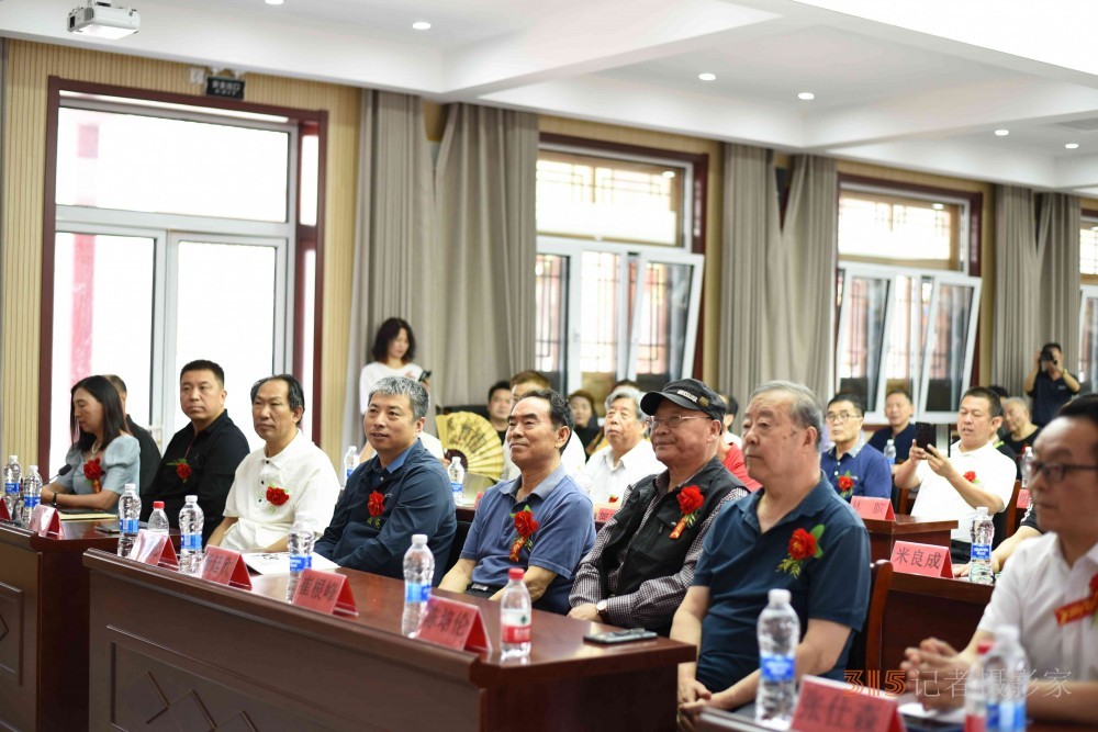 “致敬奮斗歲月”癸卯豐收節(jié)書畫名家邀請展開幕暨現(xiàn)代書畫網(wǎng)展覽活動中心揭牌儀式在京舉行 “致敬奮斗歲月”癸卯豐收節(jié)書畫名家邀請展開幕暨現(xiàn)代書畫網(wǎng)展覽活動中心揭牌儀式在京舉行