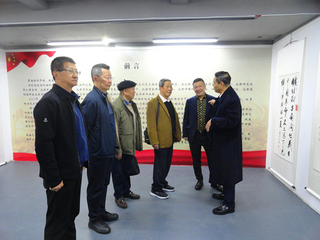 紀(jì)念延安雙擁運(yùn)動80周年全國名家書畫作品展在成都開幕