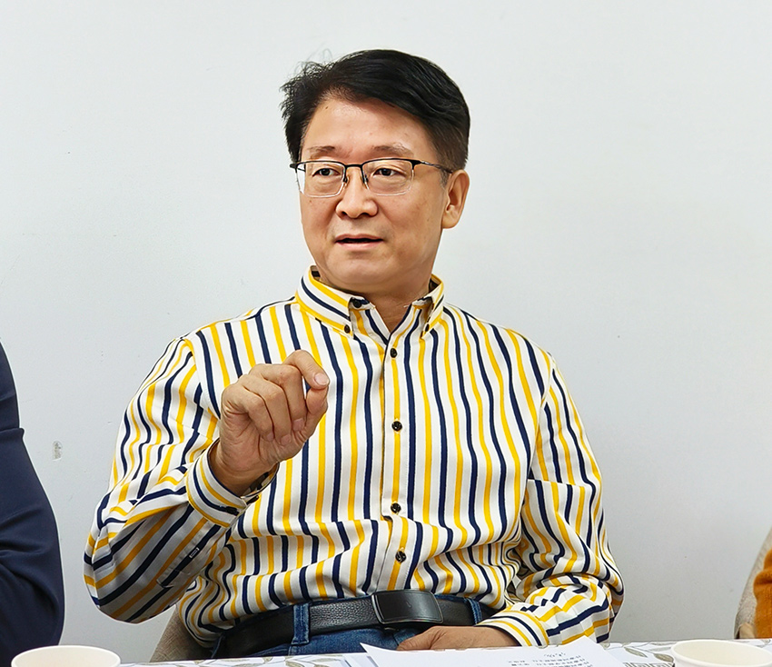 “作家網(wǎng)簽約作家王軍詩歌作品研討會(huì)”在京舉辦