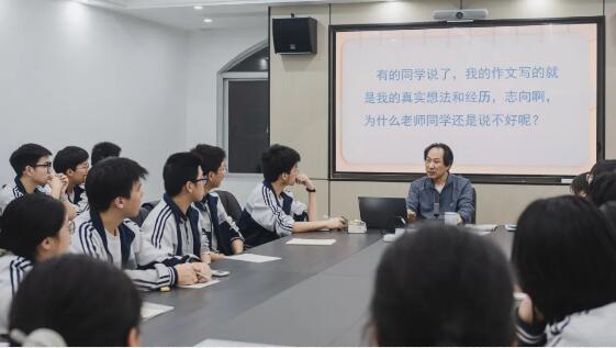 詩人作家、書法家靳新國談寫作的奧秘