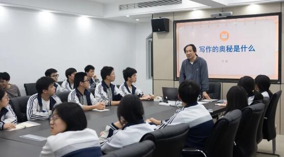 詩人作家、書法家靳新國談寫作的奧秘