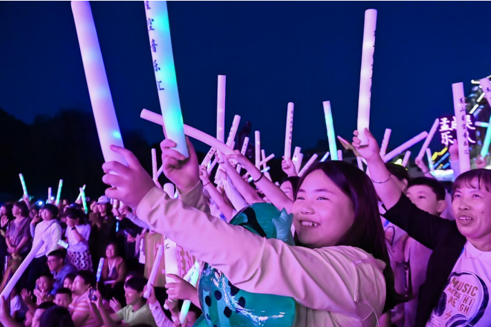 音你而來，為樂而燃！“高山星空音樂匯”綻放龍慶峽